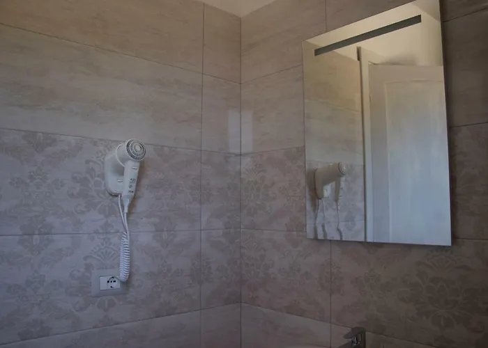 לינה וארוחת בוקר Ada 4*