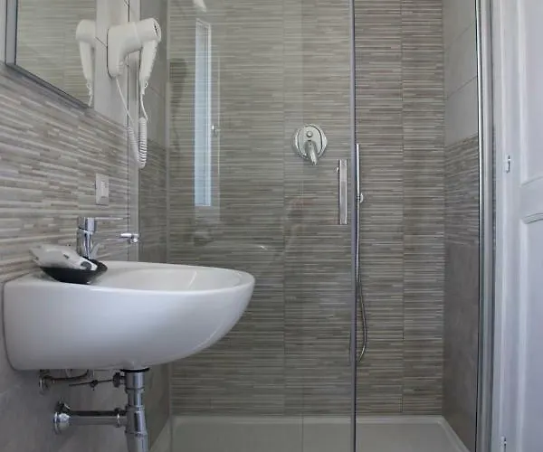 Ada לינה וארוחת בוקר 4*